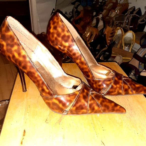 High Heel Pumps - Picture 2 of 3